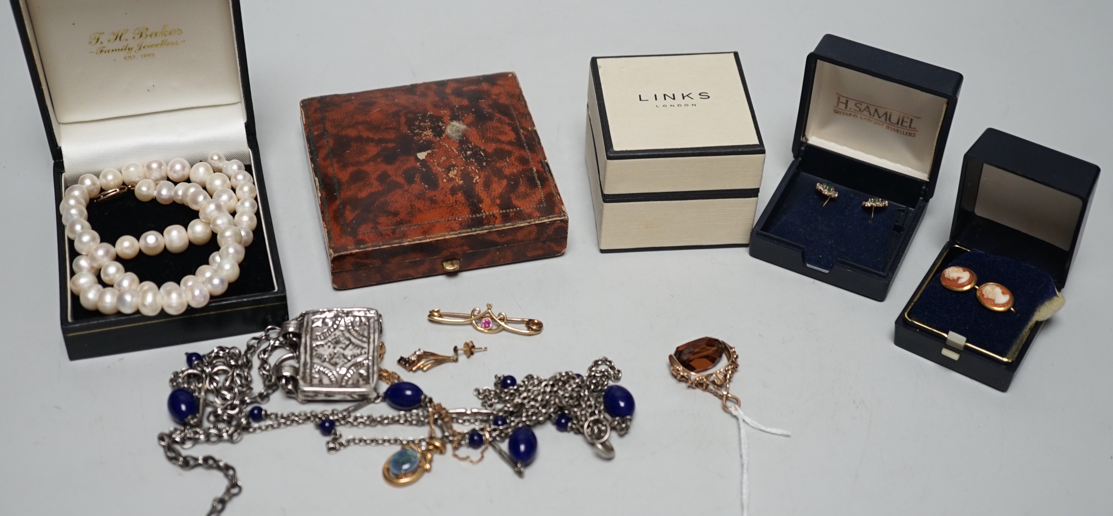 Sundry jewellery including, a yellow metal and gem set scroll brooch, three pairs of gem set earrings, pair of 9ct and cameo shell earrings, two necklaces including Omani white metal, a modern 9ct gold and gem set fob se